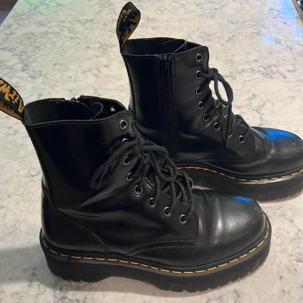 Dr Marten Jason Boot Smooth Leather platform 7M